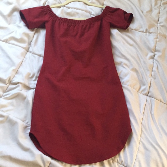 Burgundy small dress. - Picture 2 of 4